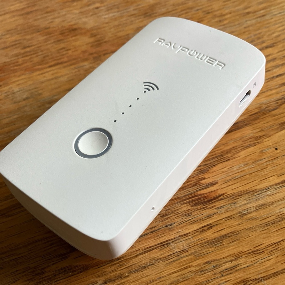 RAVPower FileHub, Travel Router AC750, Wireless SD Card
Reader - Picture 2 of 11